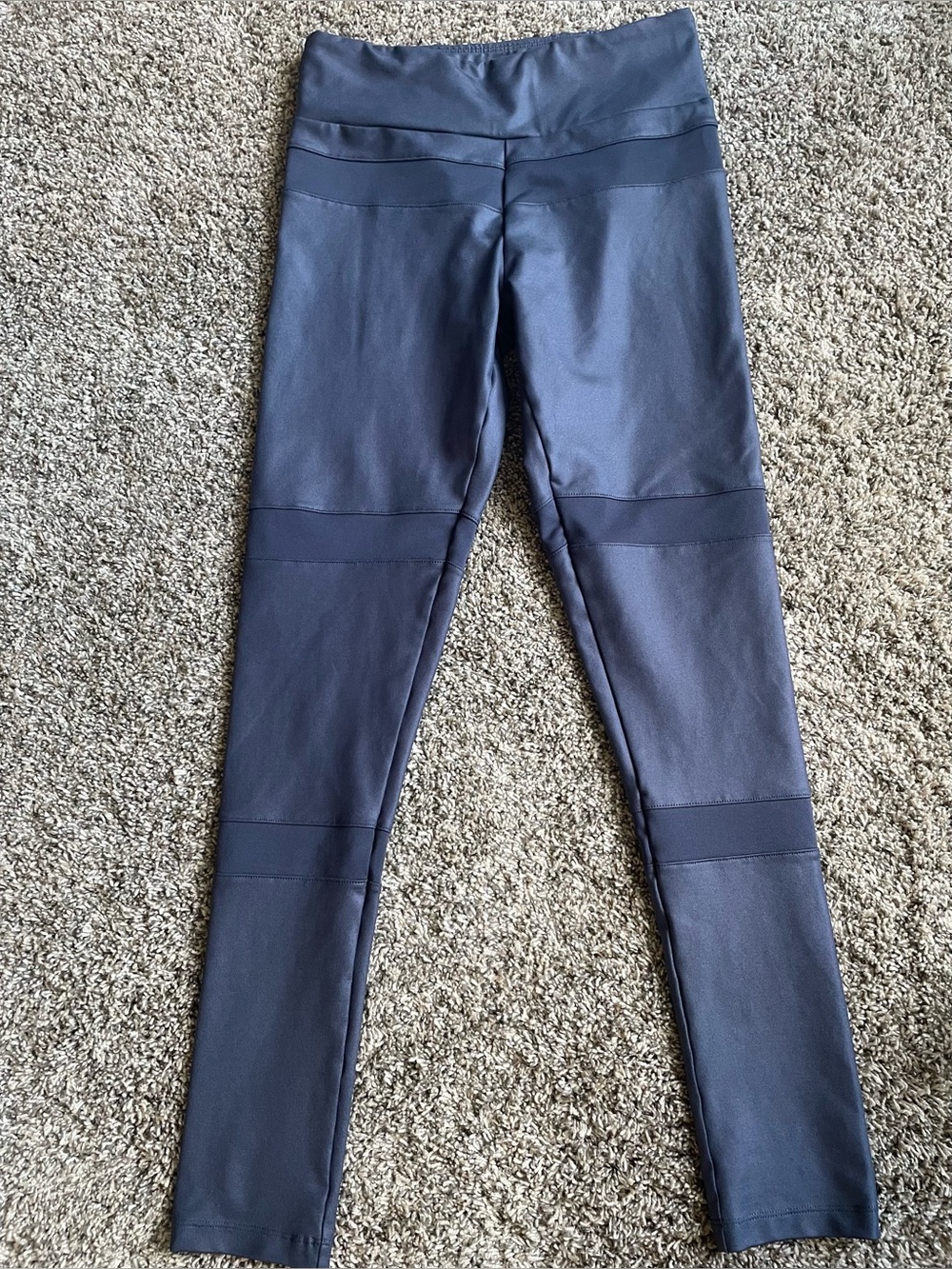 Peony & Me Woman’s Lux Athletic Leggings in SZ Xs in gently used condition